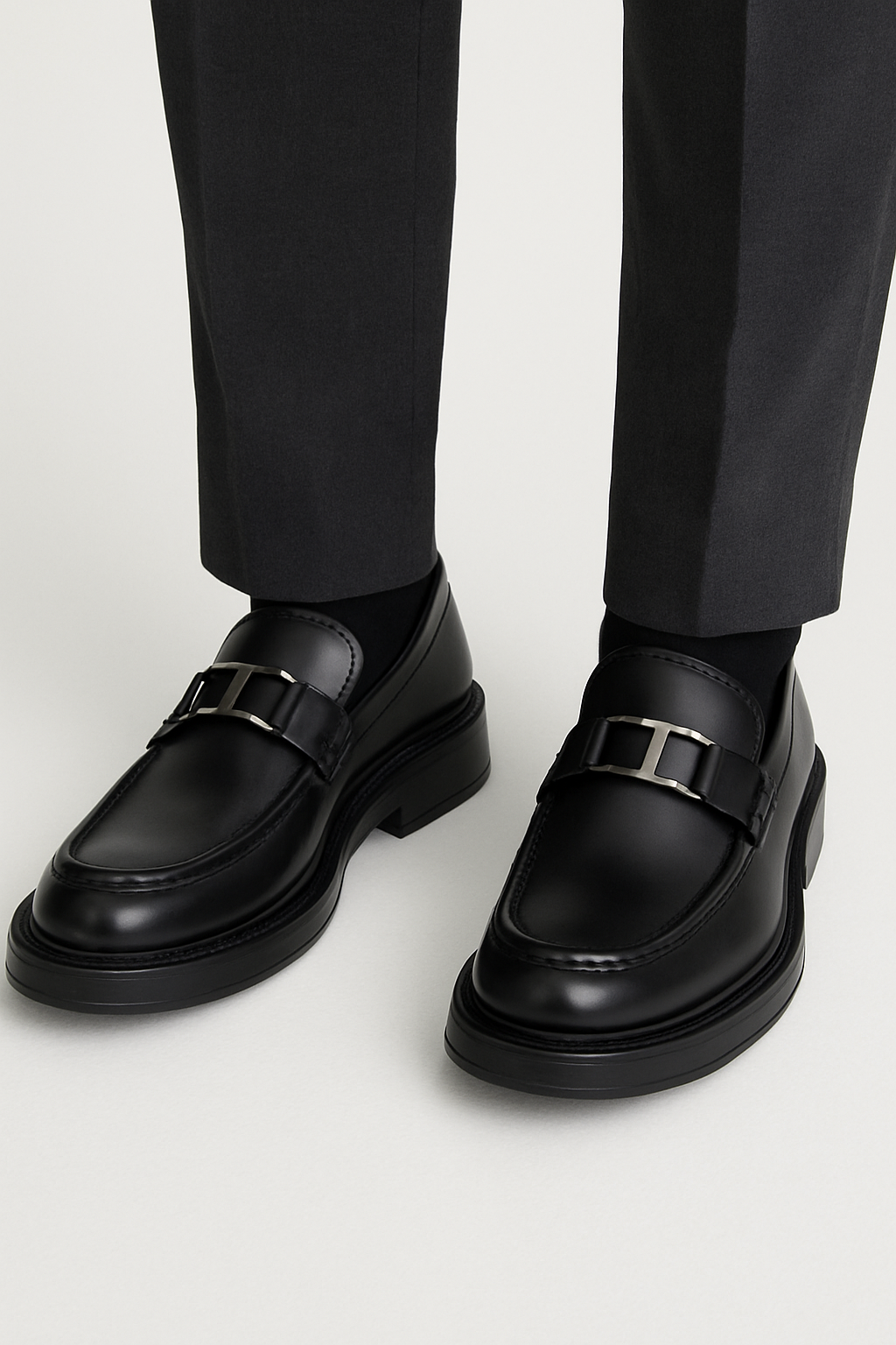 Pure Solid Leather Buckled Timeless Loafers
