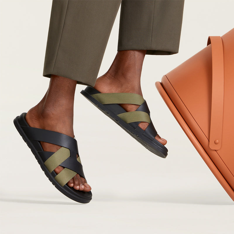 Men Textured Leather Comfort Black Sandal