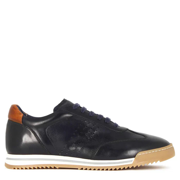 Men's casual sneaker in leather