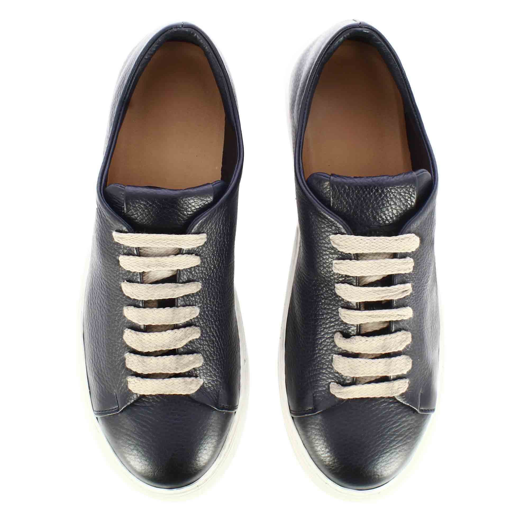 Classic Sneaker in Blue Leather